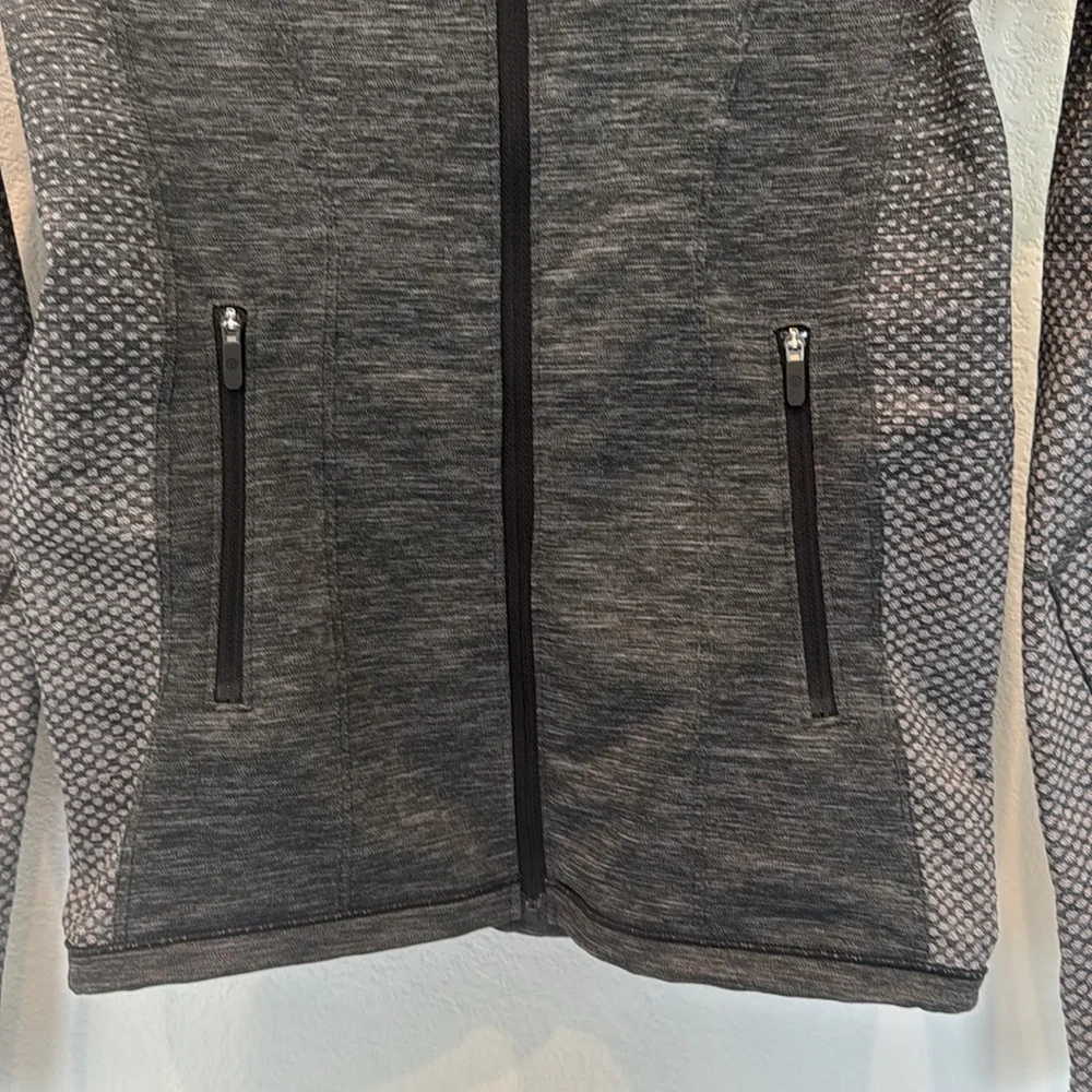 🏃♀️ NWOT - Lululemon Ready To Run Jacket Women’s size 6 in grey/black 🏃♀️ - Picture 4 of 9